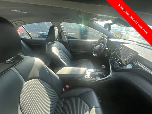 Used 2021 Toyota Camry SE FWD image 3