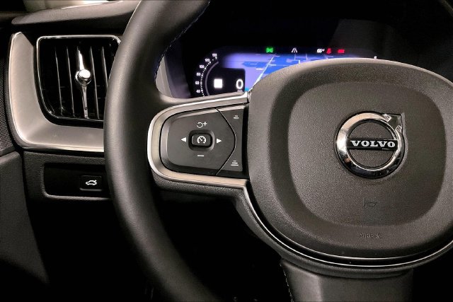 Certified 2025 Volvo XC60 B5 Core w/ Climate Package AWD/4WD image 21