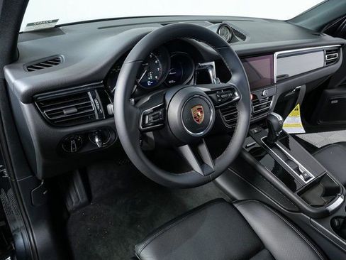 Used 2026 Porsche Macan AWD/4WD image 4