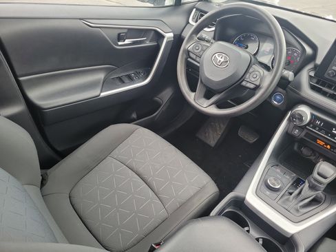 Used 2020 Toyota RAV4 XLE image 19