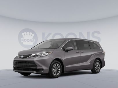 Used 2022 Toyota Sienna LE w/ LE Plus Package