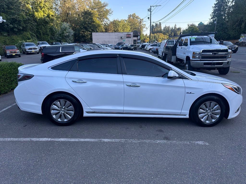 Used 2017 Hyundai Sonata SE FWD image 4