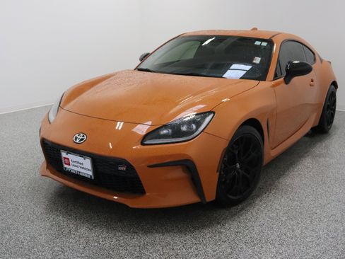 Used 2023 Toyota GR86 10th Anniversary SE RWD image 2