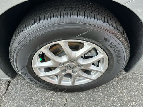 Used 2025 Chrysler Pacifica Select image 9