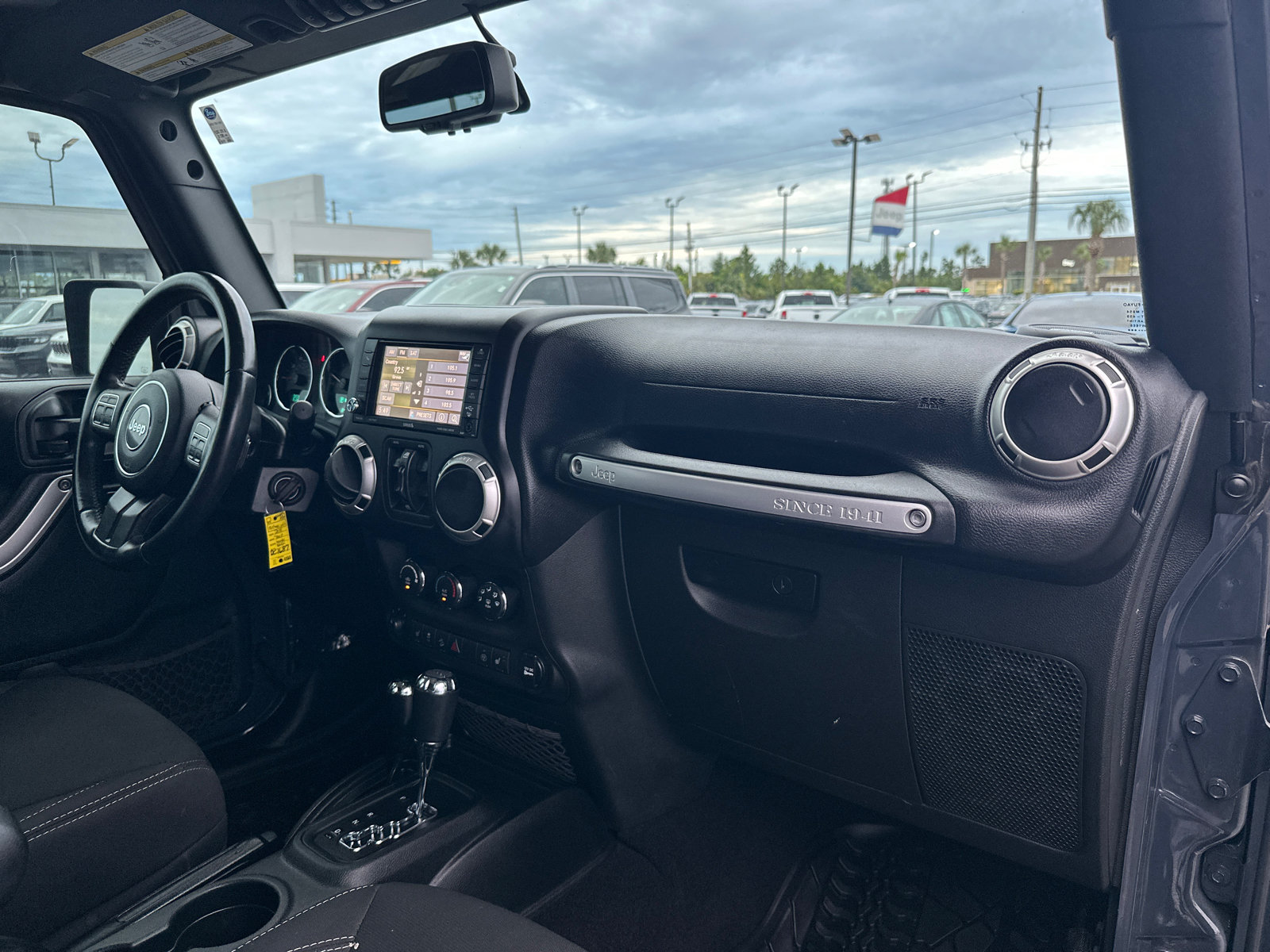Used 2018 Jeep Wrangler Unlimited Rubicon w/ Cold Weather Group AWD/4WD image 20