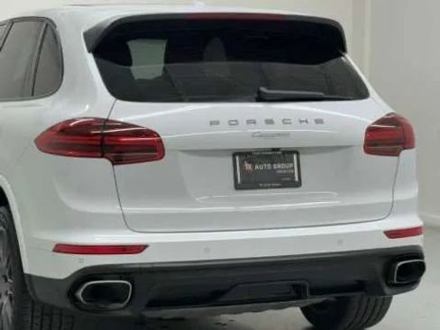 Used 2018 Porsche Cayenne Platinum Edition image 49