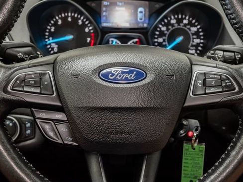 Used 2017 Ford Escape SE w/ SE Sport Appearance Package AWD/4WD image 12