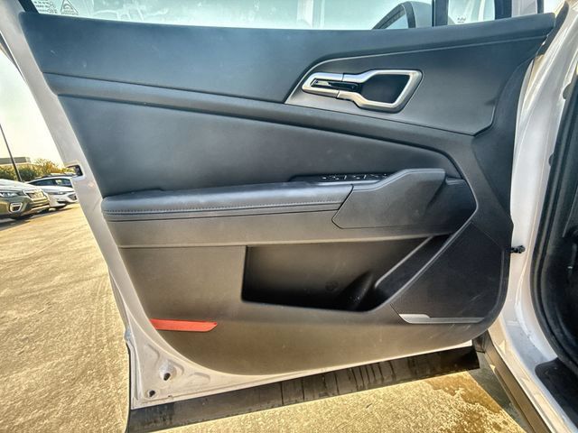 Used 2026 Kia Sportage EX FWD image 13