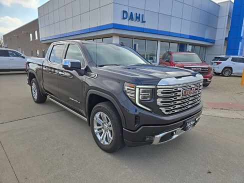 Used 2022 GMC Sierra 1500 Denali AWD/4WD image 2