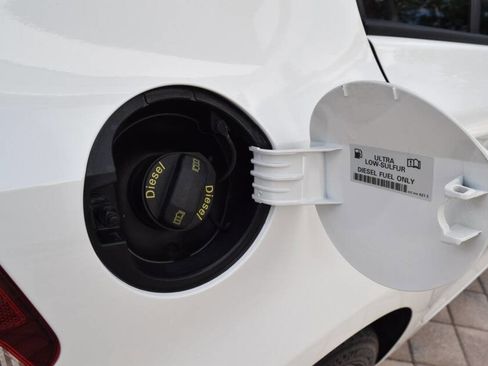 Used 2013 Volkswagen Golf TDI image 33