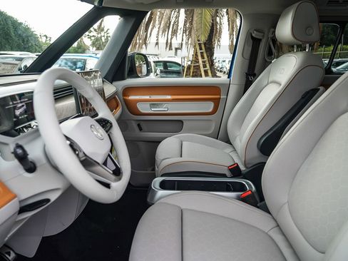 New 2025 Volkswagen ID. Buzz Pro S Plus image 23