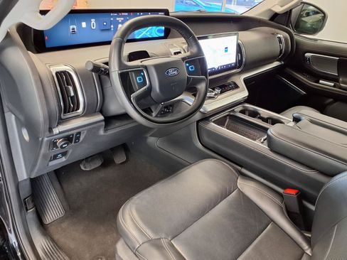 Used 2025 Ford Expedition Platinum AWD/4WD image 20