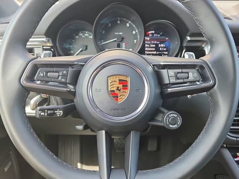 Certified 2026 Porsche Macan AWD/4WD image 9
