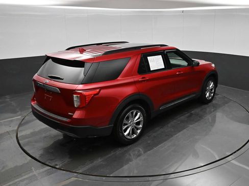 Used 2020 Ford Explorer XLT w/ Equipment Group 202A AWD/4WD image 31