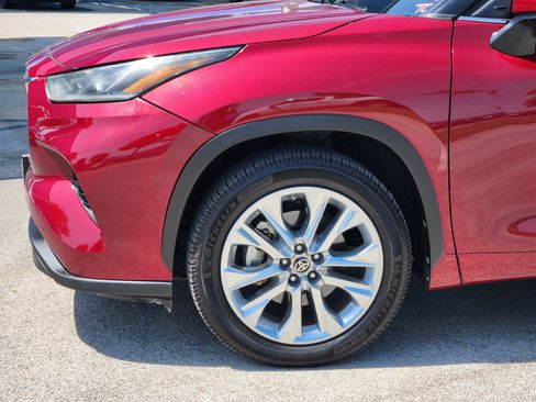 Used 2021 Toyota Highlander Limited FWD image 28