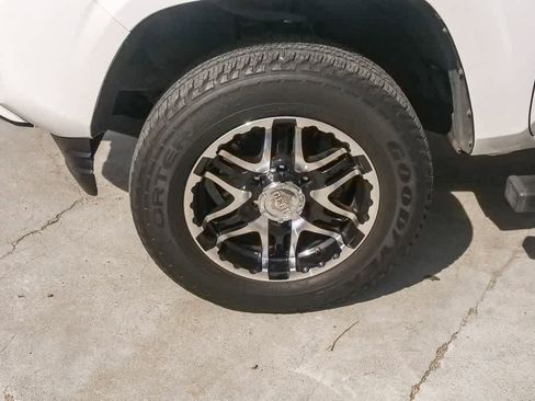 Used 2017 Toyota Tacoma SR w/ SR Convenience Package image 5