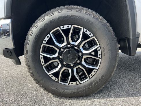 Used 2024 Chevrolet Silverado 2500 LTZ w/ LTZ Plus Package AWD/4WD image 12