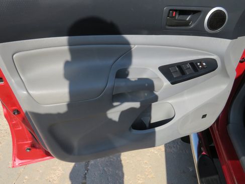 Used 2015 Toyota Tacoma 4x4 Double Cab w/ TRD Sport Package image 11