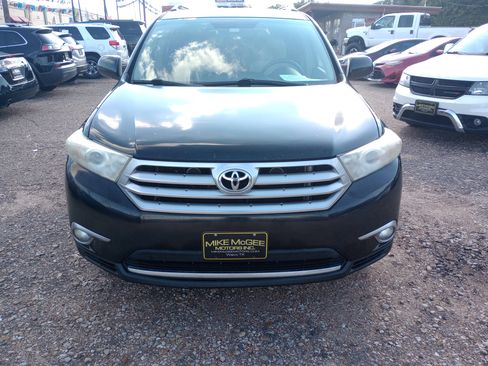 Used 2011 Toyota Highlander 4WD w/ Tech Pkg image 2