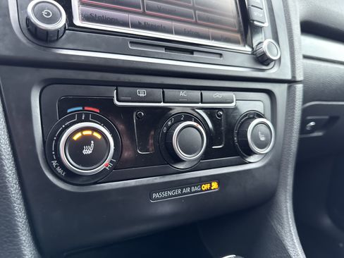 Used 2012 Volkswagen GTI image 23