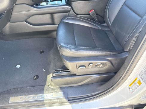 Used 2025 GMC Yukon XL Denali image 20