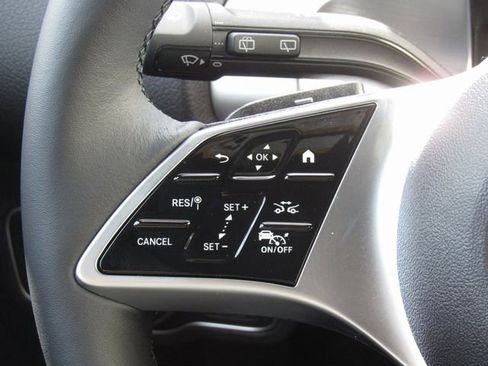 Used 2025 Mercedes-Benz GLB 250 4MATIC image 27