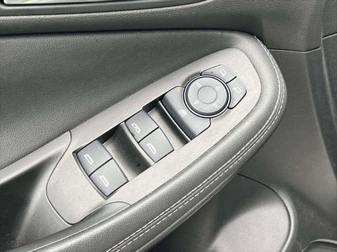 Used 2023 Buick Encore GX Preferred w/ Cold Weather Comfort Package image 16