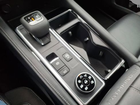 Used 2024 Nissan Pathfinder SL image 24