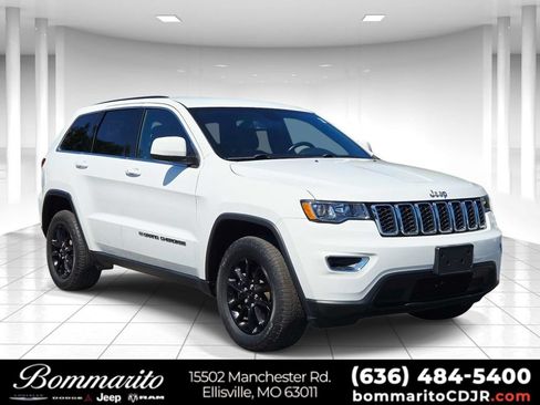 Certified 2022 Jeep Grand Cherokee Laredo X AWD/4WD image 1