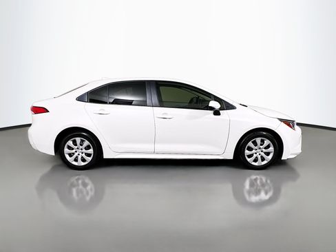 Used 2021 Toyota Corolla LE FWD image 3