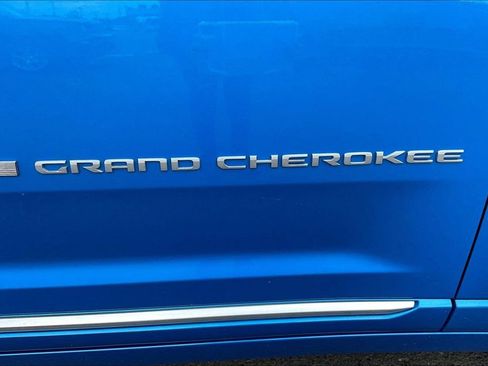 Used 2022 Jeep Grand Cherokee Summit w/ Luxury Tech Group V image 26