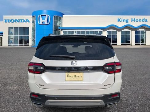Used 2023 Honda Pilot Elite image 9