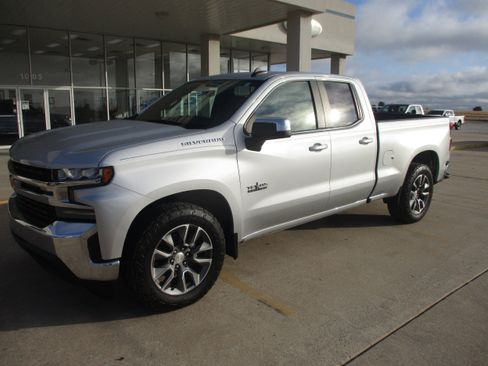 Used 2019 Chevrolet Silverado 1500 LT w/ Texas Edition image 2