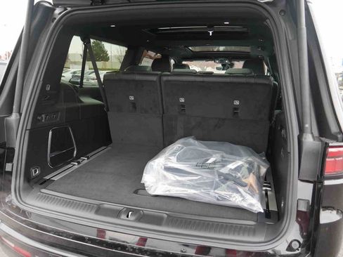 New 2025 Jeep Wagoneer L Series II image 8