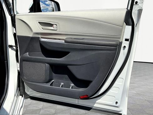 Used 2021 Toyota Sienna LE FWD image 28
