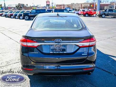 Used 2017 Ford Fusion SE w/ Fusion SE Technology Package image 6