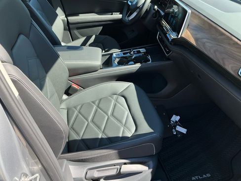 New 2026 Volkswagen Atlas SE image 25