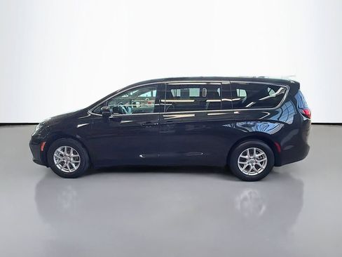 Used 2023 Chrysler Pacifica Touring-L FWD image 7