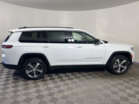 Used 2023 Jeep Grand Cherokee L Limited AWD/4WD image 10