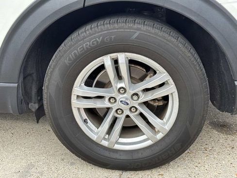 Used 2023 Ford Explorer XLT w/ Equipment Group 202A image 3