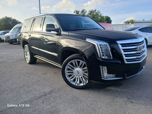 Used 2016 Cadillac Escalade Platinum image 2