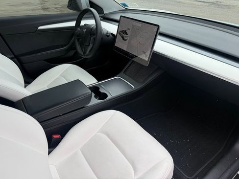 Used 2021 Tesla Model 3 Performance image 6