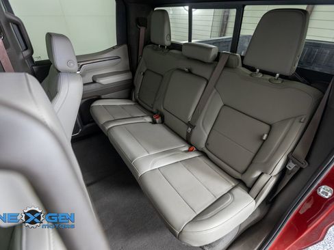 Used 2023 GMC Sierra 1500 SLT image 32