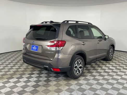 Used 2024 Subaru Forester Premium AWD/4WD image 25