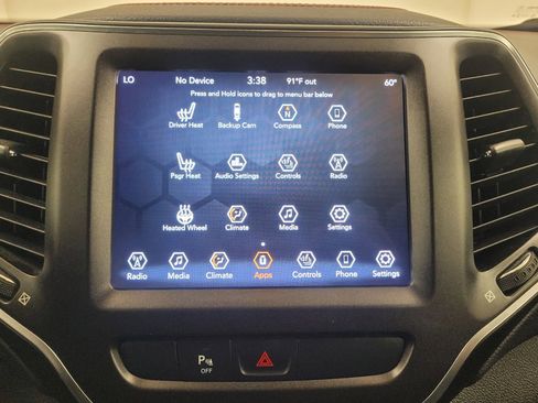 Used 2019 Jeep Cherokee Trailhawk w/ Cold Weather Group AWD/4WD image 25