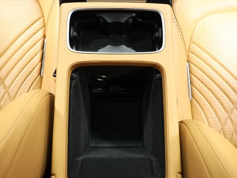 Used 2021 Aston Martin DBX AWD/4WD image 45
