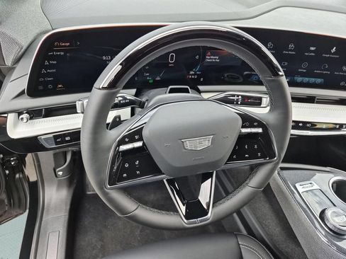 Used 2027 Cadillac Optiq Luxury RWD image 10