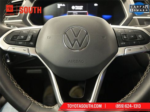 Used 2024 Volkswagen Tiguan SE image 25