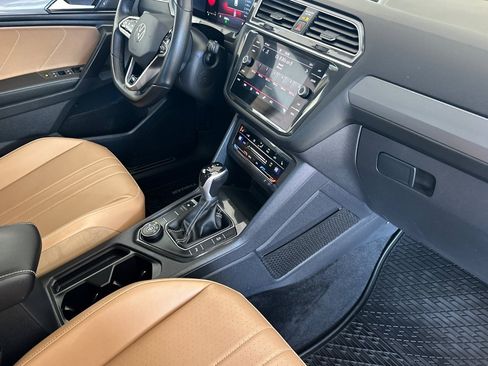 Used 2022 Volkswagen Tiguan SE R-Line image 13