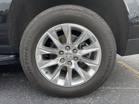 Used 2025 Chevrolet Suburban Premier AWD/4WD image 7